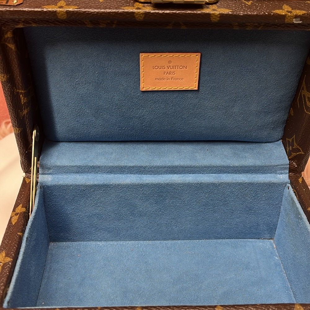 Sold LOUIS VUITTON JEWELRY TRUNK - Picture 8 of 12
